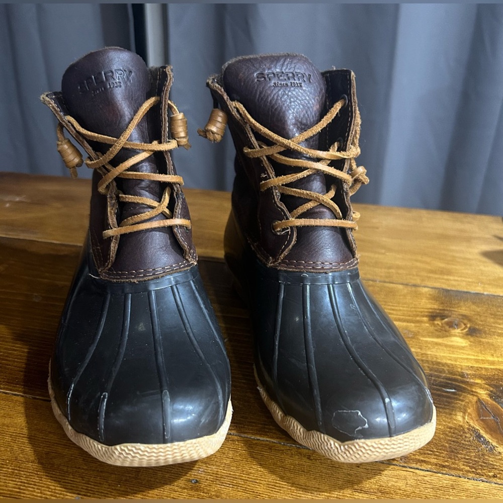 Brown Sperry Brown Saltwater Duck Boots, size 9
